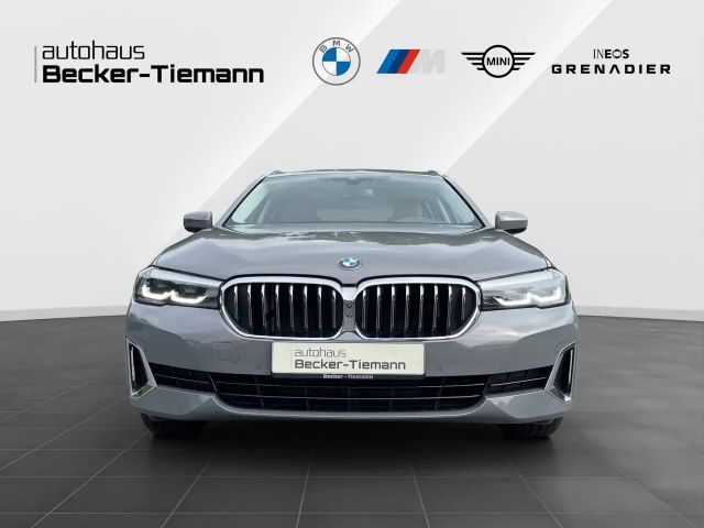 BMW 520 520d Luxury Line Touring xDrive