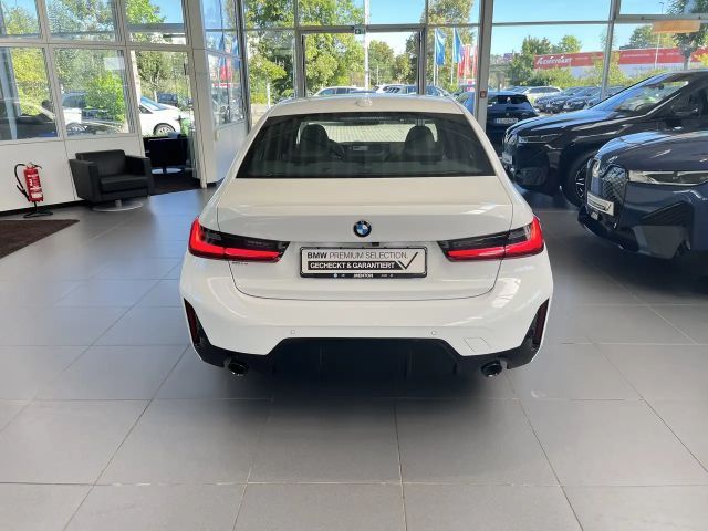 BMW 318 318i M-Sport Sedan