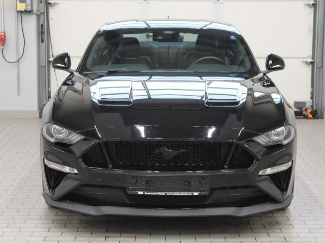 Ford Mustang Fastback GT 5.0 V8