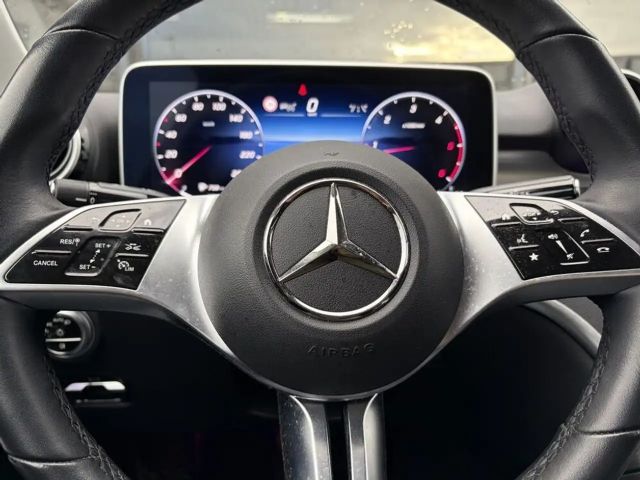 Mercedes-Benz C 220 4MATIC C 220 d Sedan