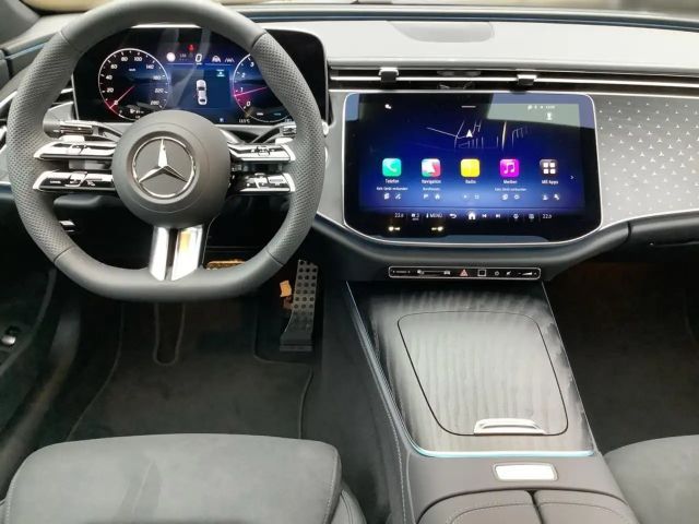 Mercedes-Benz E 200 AMG Line Sedan