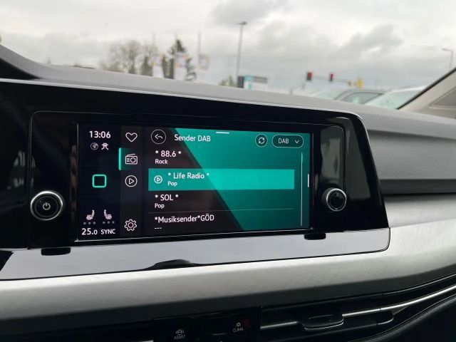 Volkswagen Golf Life Variant