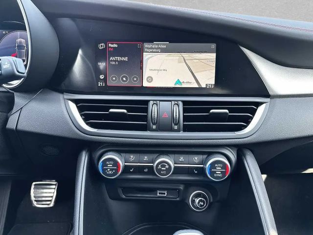 Alfa Romeo Giulia AT8 Q4 Turbo