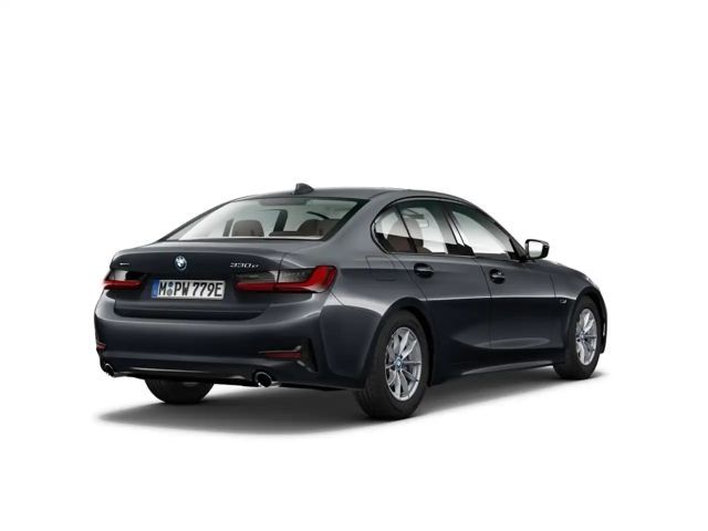 BMW 330 330e Sedan Sport Line xDrive