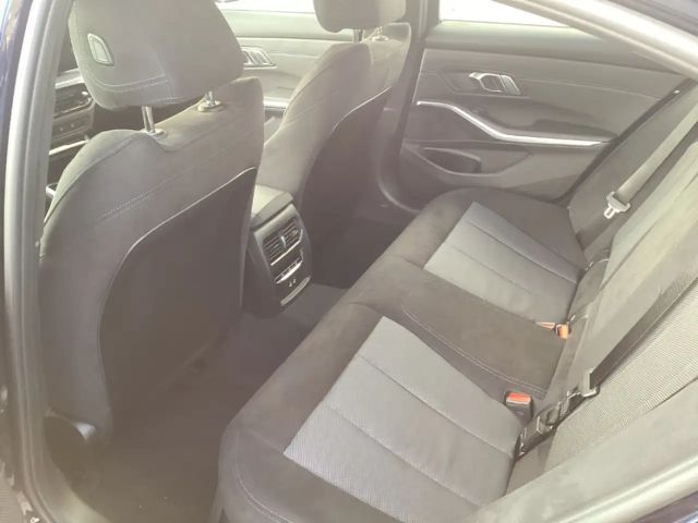 BMW 320 320d M-Sport Sedan xDrive