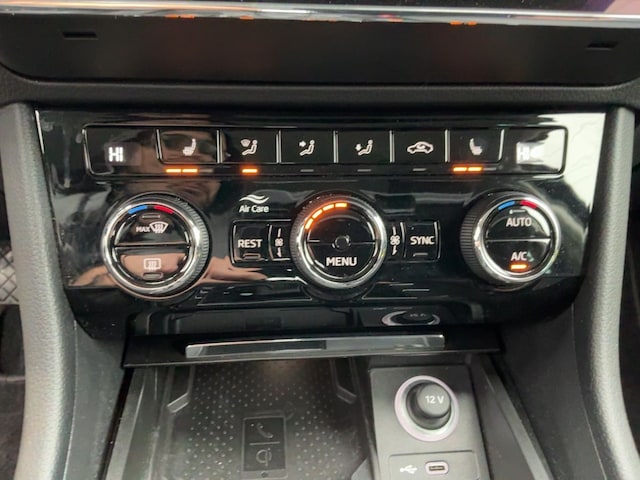 Skoda Superb 2.0 TDI Combi Style Style