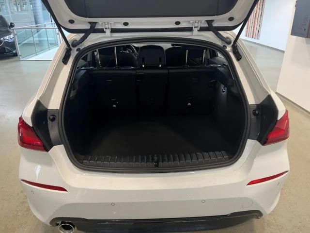 BMW 118 118i 5-deurs Sedan Sport Line