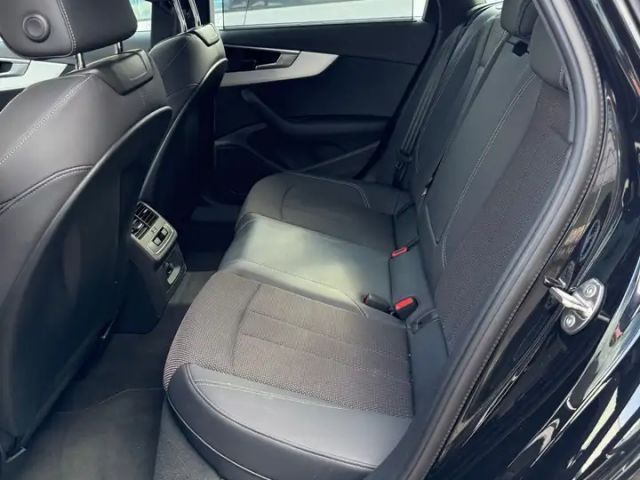 Audi A4 35 TDI Avant S-Line S-Tronic Sedan