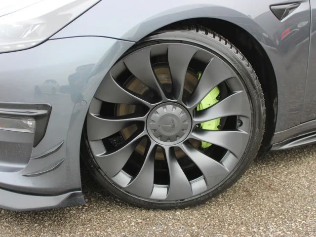 Tesla Model 3 AWD Performance