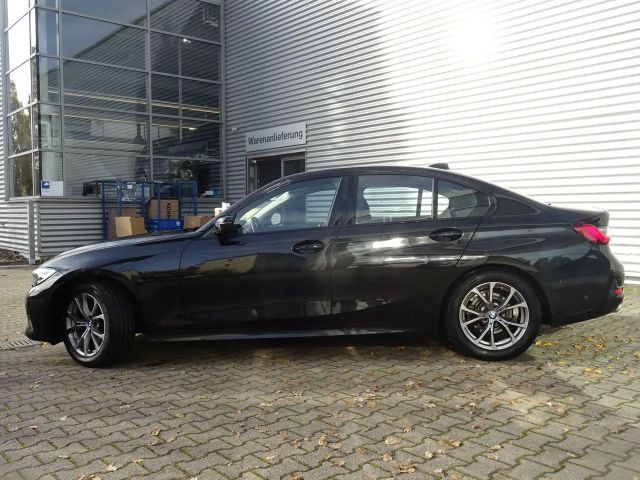 BMW 320 320i Sedan Sport Line