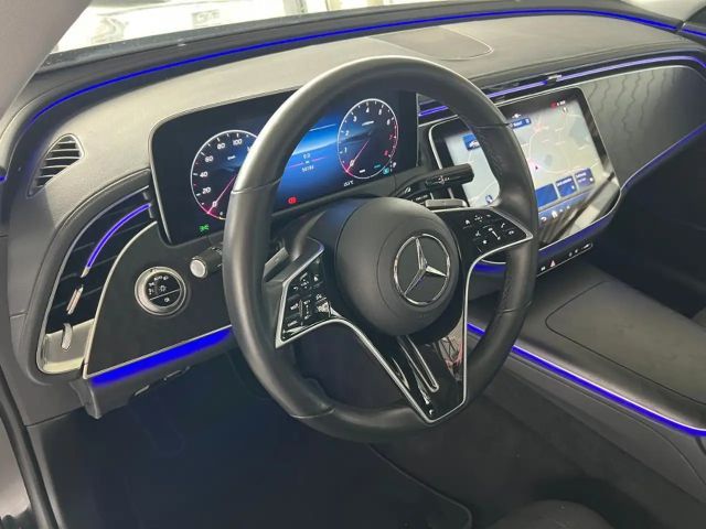 Mercedes-Benz E 200 AVANTGARDE Sedan