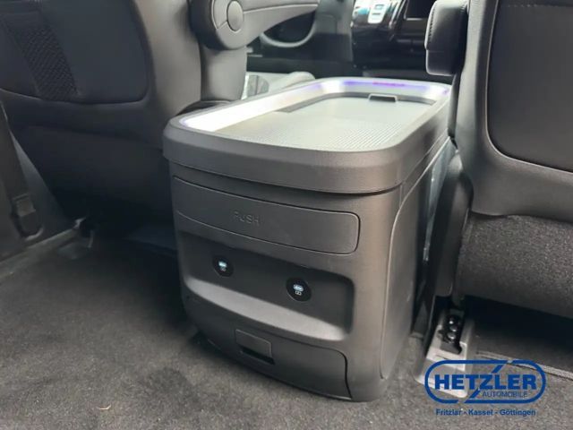 Hyundai Staria Signature