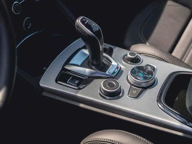 Alfa Romeo Stelvio AT8 Q4 Turbo Veloce