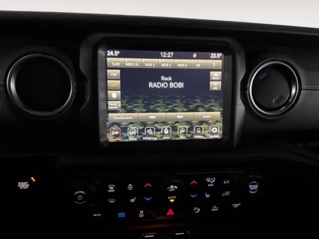 Jeep Wrangler Sahara