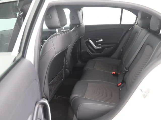 Mercedes-Benz A 180 A 180 d Progressive