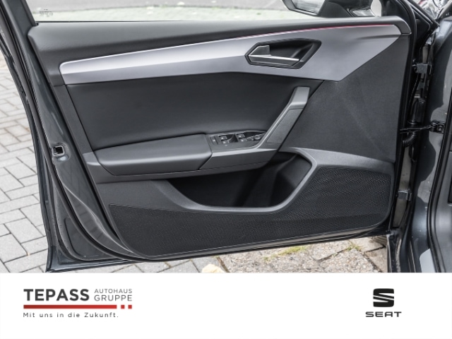 Seat Leon 1.5 eTSI Black DSG FR-lijn