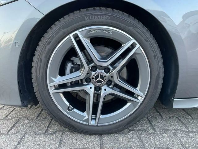 Mercedes-Benz A 180 AMG Line Premium