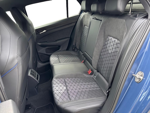 Volkswagen Golf 1.5 TSI Golf VIII Plus R-Line