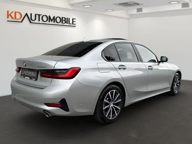 BMW 330 330e Sedan