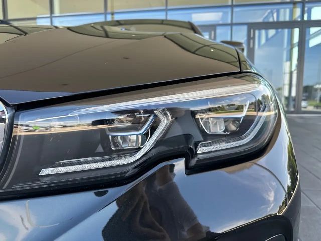 BMW 330 330e Sedan xDrive