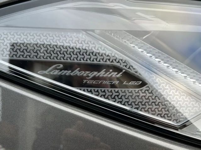 Lamborghini Urus AWD