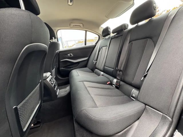 BMW 330 330i Sedan xDrive