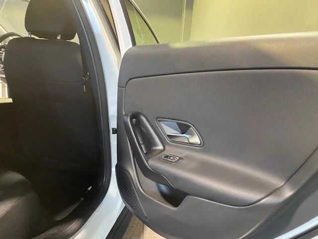 Mercedes-Benz A 200 7G-DCT  MBUX NAVI+ /PTS/DAB/17"/SHZ/Kamera