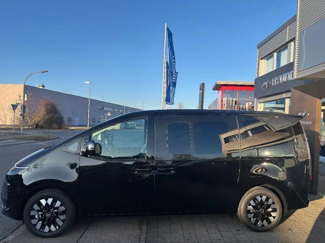 Hyundai Staria Signature