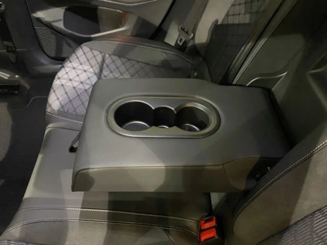 Volkswagen Golf 1.5 TSI R-Line