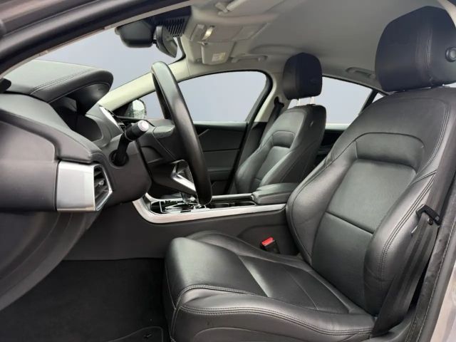 Jaguar XE AWD D200 SE