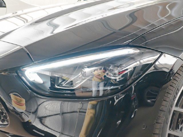 Mercedes-Benz C 200 AMG Line Sedan