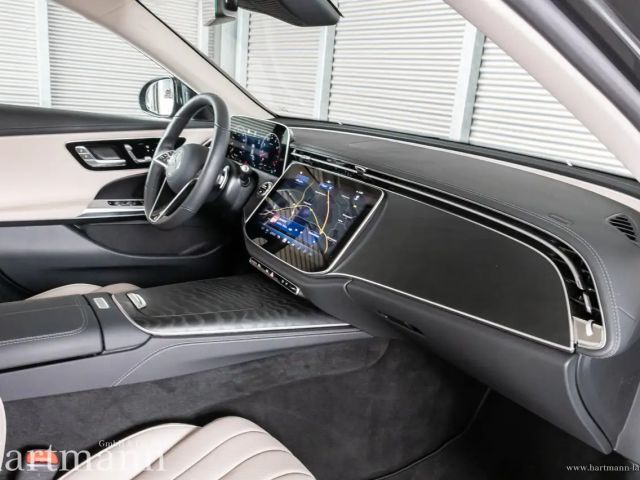 Mercedes-Benz E 200 AVANTGARDE Sedan