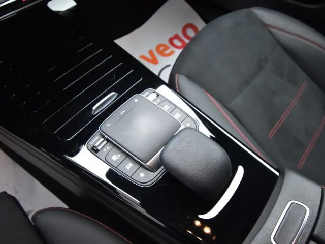 Mercedes-Benz A 250 A 250 e AMG Line