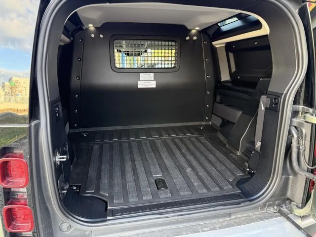 Land Rover Defender 90 D250 SE