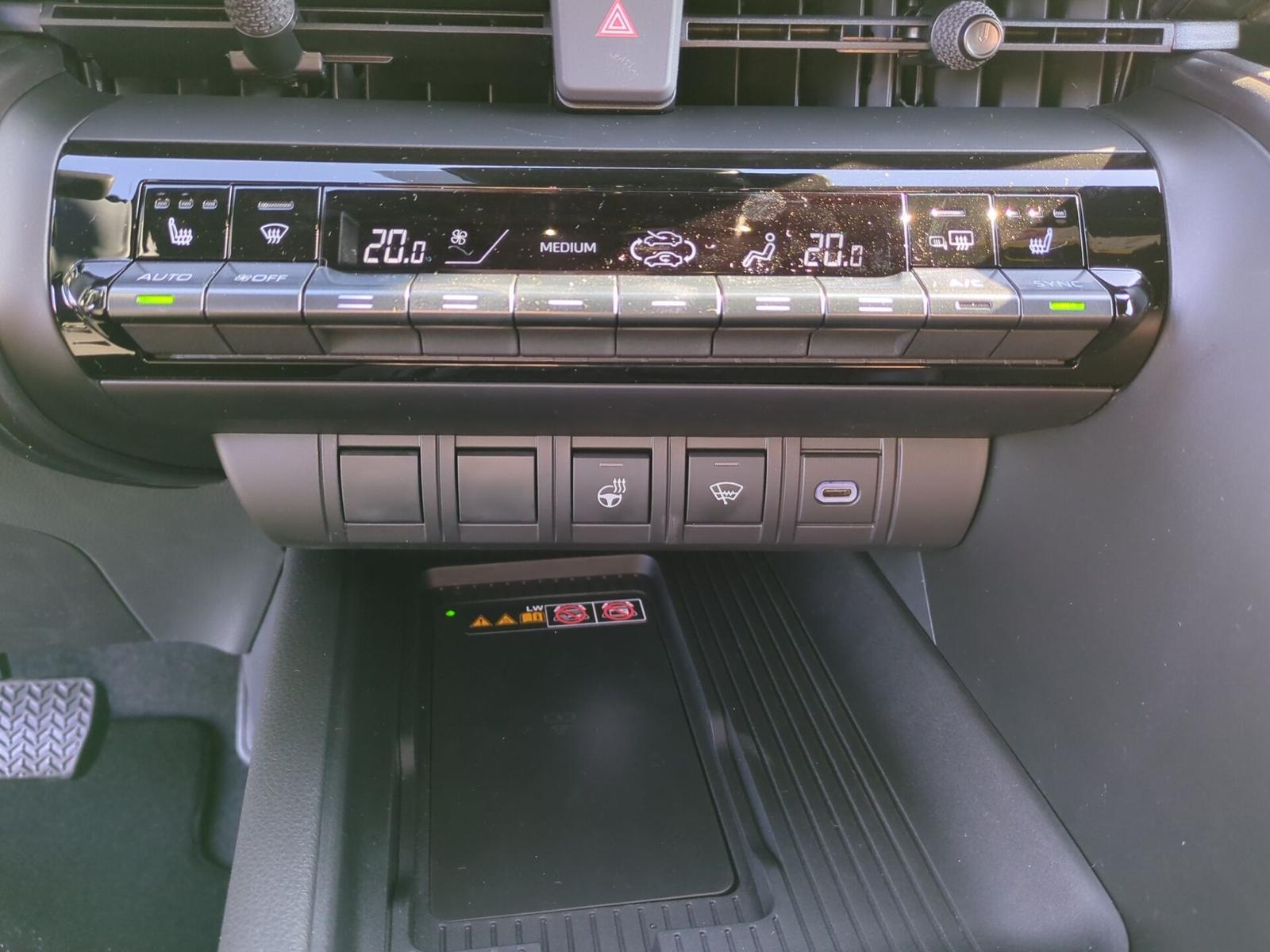 Toyota C-HR Plug-in Team D