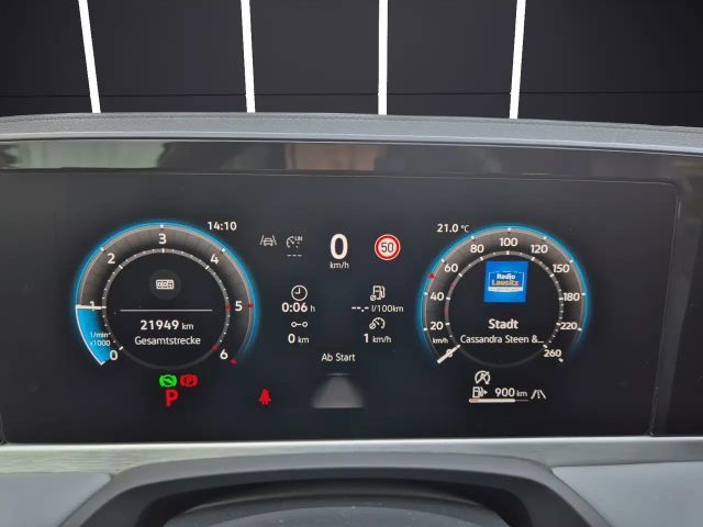 Volkswagen Passat VOLL MatrixLED Standhzg AHK Pano Leder HUD ACC ...