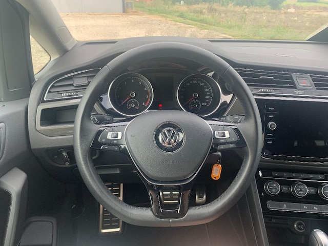 Volkswagen Touran 1.5 TSI DSG R-Line