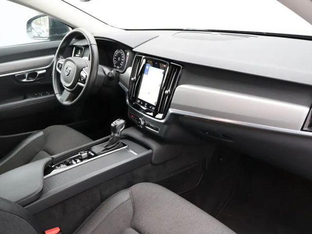 Volvo V90 Momentum