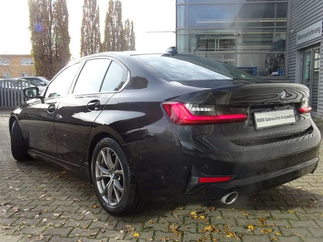 BMW 320 320i Sedan Sport Line