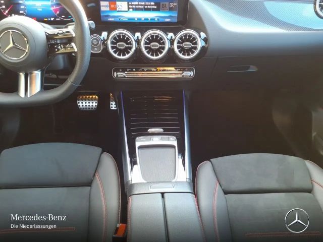 Mercedes-Benz B 180 AMG Line Sedan