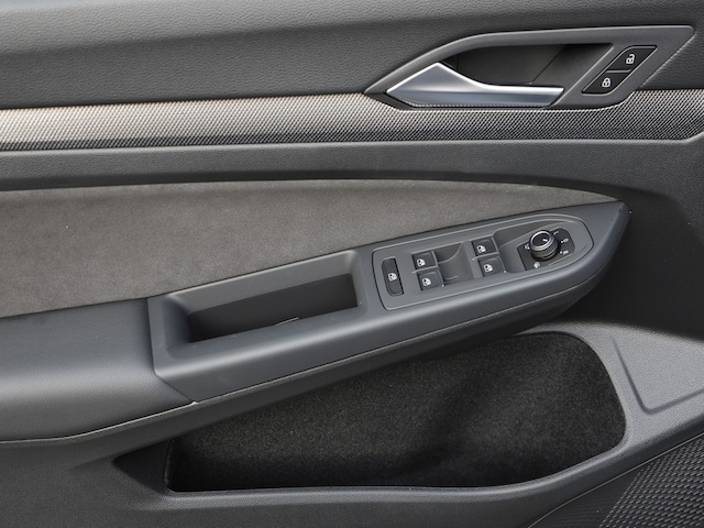 Volkswagen Golf 1.5 eTSI DSG R-Line