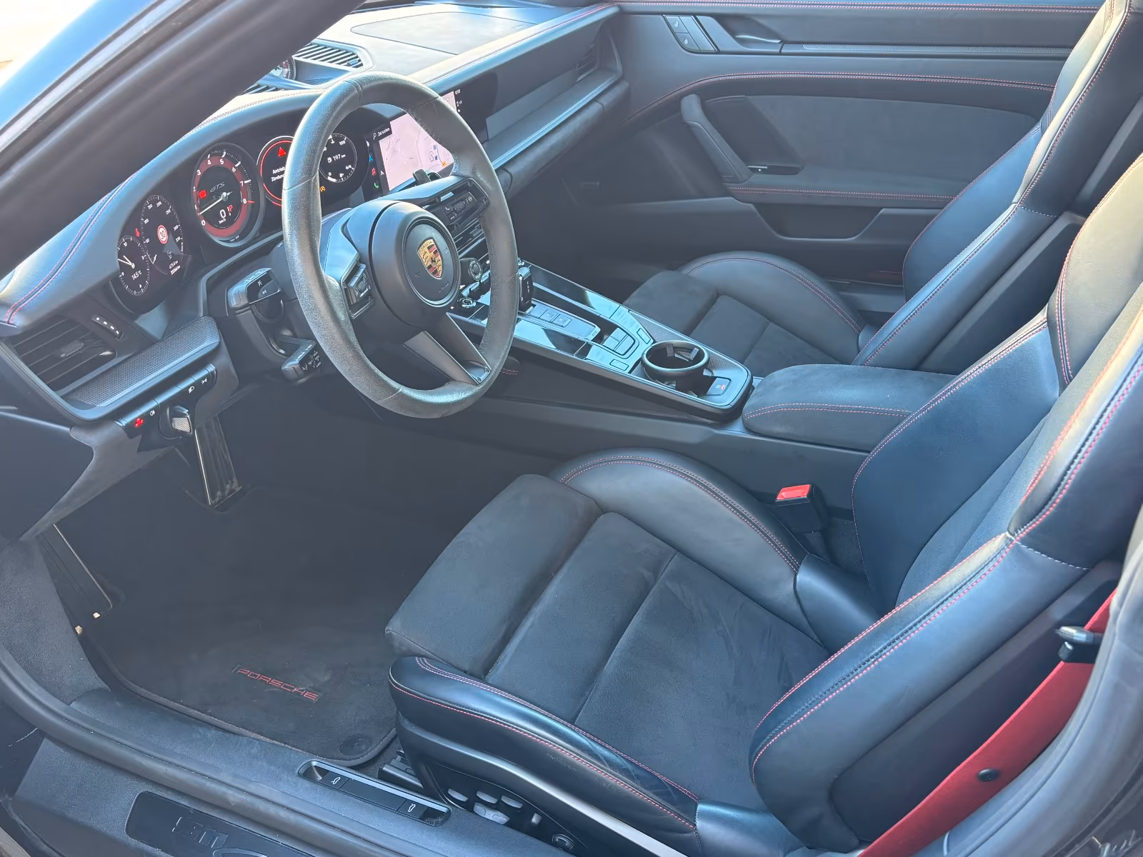 Porsche 911 992 Cabriolet Carrera GTS