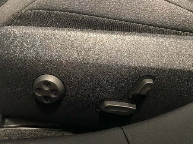 Mercedes-Benz E 200 Sedan