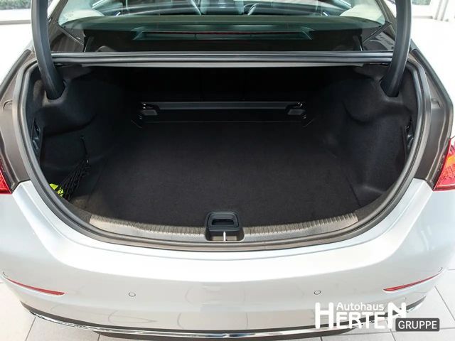 Mercedes-Benz C 180 AVANTGARDE Sedan