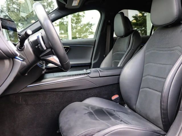 Mercedes-Benz E 200 AMG Line Sedan