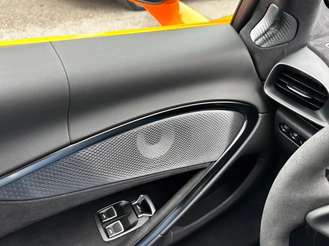 McLaren Artura Spider