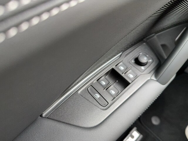 Volkswagen Tiguan 1.5l TSI LED+ACC+REAR+APP+AHK