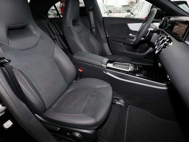 Mercedes-Benz CLA 200 AMG Line Coupé