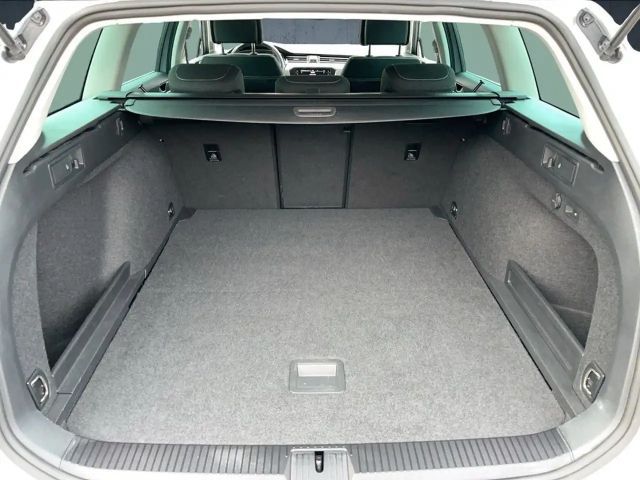 Volkswagen Passat 1.5 TSI Business DSG Variant