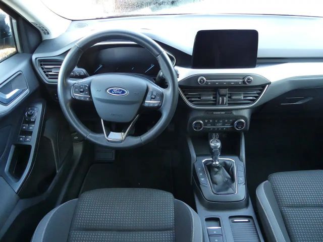 Ford Focus Lim5trg Navi/RFK/WinterPaket+Ski-Durchlade